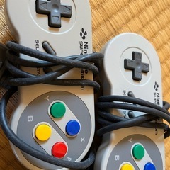 Nintendo Super Famicom 本体とコントローラーの画像