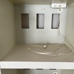 無料でお譲りします　食器棚　アイボリーの画像