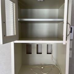 無料でお譲りします　食器棚　アイボリーの画像