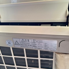 エアコンと室外機の画像