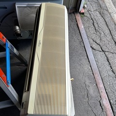 エアコンと室外機の画像