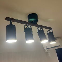 【10月7日引取希望】[4灯] スポットライト LEDチップ内蔵 スチール 天然木使用 リモコン付き  LOWYAの画像