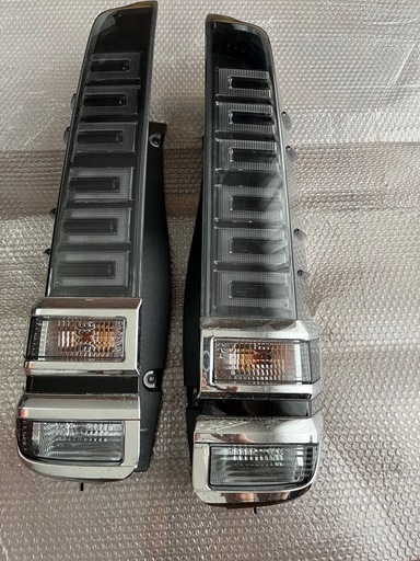 ヴォクシー80後期純正テール