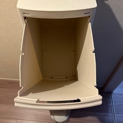 タワー型ゴミ箱の画像