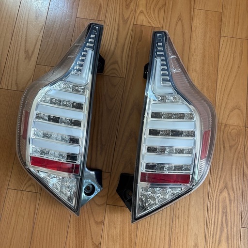 トヨタ　アクア　NHP10  テールランプ