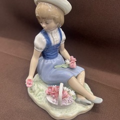ジモティー割引🏷️【ジャングルジャングル 岸和田和泉インター店】 リヤドロ 花を摘む少女　の画像