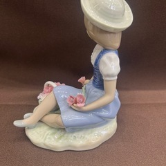 ジモティー割引🏷️【ジャングルジャングル 岸和田和泉インター店】 リヤドロ 花を摘む少女　の画像