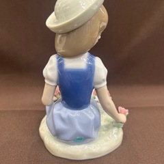 ジモティー割引🏷️【ジャングルジャングル 岸和田和泉インター店】 リヤドロ 花を摘む少女　の画像
