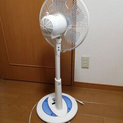 ジャンク品　ユーバ2012年製　リビング扇風機の画像