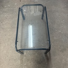 ガラステーブルの画像