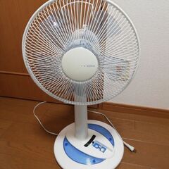 ジャンク品　ユーバ2012年製　リビング扇風機の画像