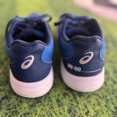 アシックスレーザービームの画像