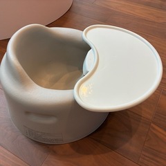 Bumbo ベビーチェア　グレーの画像