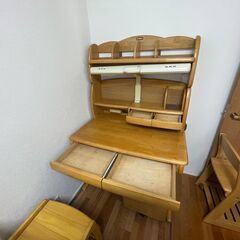 【学習机セット】椅子・引き出し付き２台まとめて（木製・ライト付き）の画像