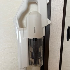 アイリスオーヤマ　充電式サイクロンスティッククリーナーの画像