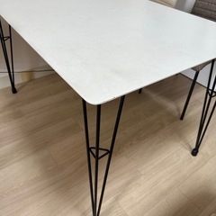 ニトリのダイニングテーブルの画像
