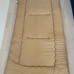 【未使用あり】シングル掛け布団・敷布団・シーツセットをお譲りします（500円〜） の画像