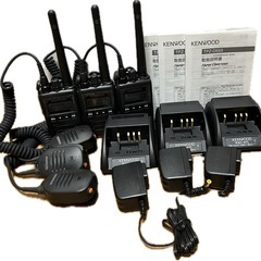 新品　トランシーバー本体と付属品の画像