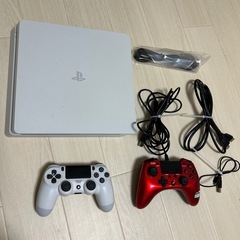 プレステ4 と コントローラー2つの画像