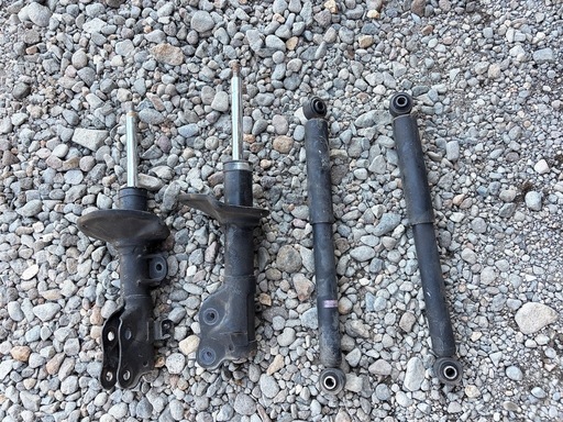 エブリイ　DA17V   純正ショック　セット