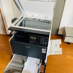 【ほぼ新品⭐︎今年購入⭐︎専用台付】 SHARP デジタルフルカラー複合機 BP-20C25（コピー・プリンター・スキャナー・FAX機能付）の画像