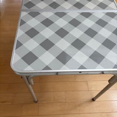 アウトドアテーブルの画像
