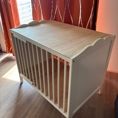 イケアのベビーベッドを再利用した犬小屋の画像