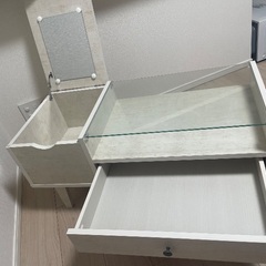 ドレッサーテーブルの画像