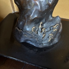 鷲　精悍な顔立ちの置物の画像
