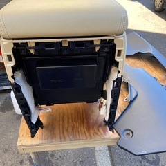 アルファード30 センターコンソールボックスの画像