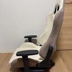 【美品】ゲーミングチェア リクライニングチェア　ローチェアの画像