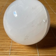 大きい重い丸い玉の画像