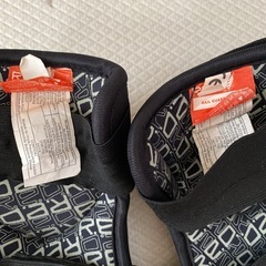 RED/BURTON プロテクターセットの画像