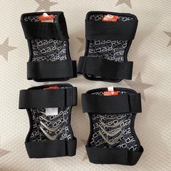 RED/BURTON プロテクターセットの画像