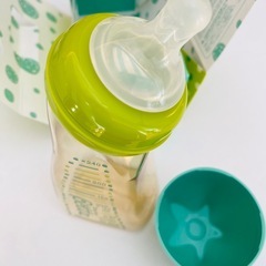 母乳パッド、哺乳瓶、哺乳瓶洗いブラシスポンジ4点セットの画像