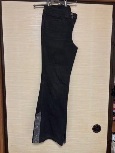 ★ トルネードマート TORNADO MART 黒 フレア 裾ボタン パンツ ★