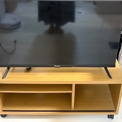 32インチテレビとテレビ台のセットの画像