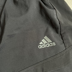 adidasスポーツショートパンツの画像