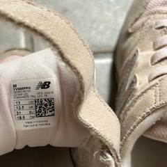 ニューバランススニーカーの画像
