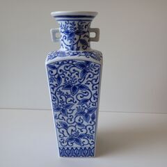 有田焼?　峰窯　染付 耳付花瓶　陶器製花瓶　和風の画像