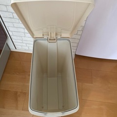 ゴミ箱の画像