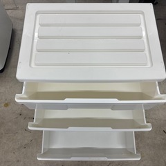 クローゼット用　チェスト　キャスター付き　サイズ：奥行40cm×幅60cm×高さ65.5cm
の画像