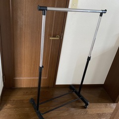 洋服ラックの画像