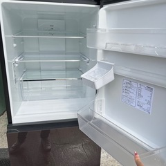 お値下げ不可‼︎　大型冷蔵庫 ブラウン 3段扉　2018年の画像