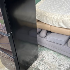 お値下げ不可‼︎　大型冷蔵庫 ブラウン 3段扉　2018年の画像