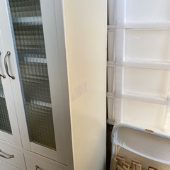 スリム食器棚の画像