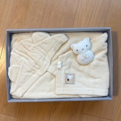 新品★ファミリア　現行品 ポンチョ型バスタオルとマスコットのセットの画像