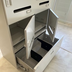 スチールロッカー(引き出し・鍵付き)の画像
