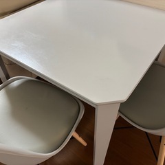 ニトリのテーブルとイス
の画像