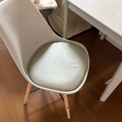 ニトリのテーブルとイス
の画像